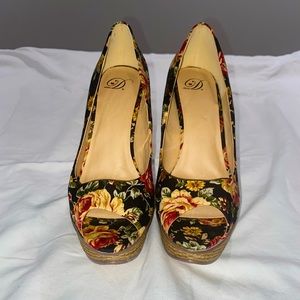 Never Worn! Floral Platform Heels! Size 8.5